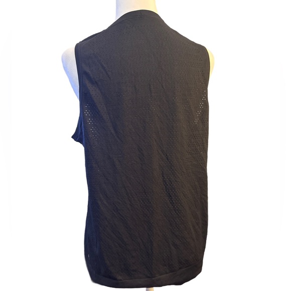 Lululemon Vented Black Tank 8 - Picture 2 of 3
